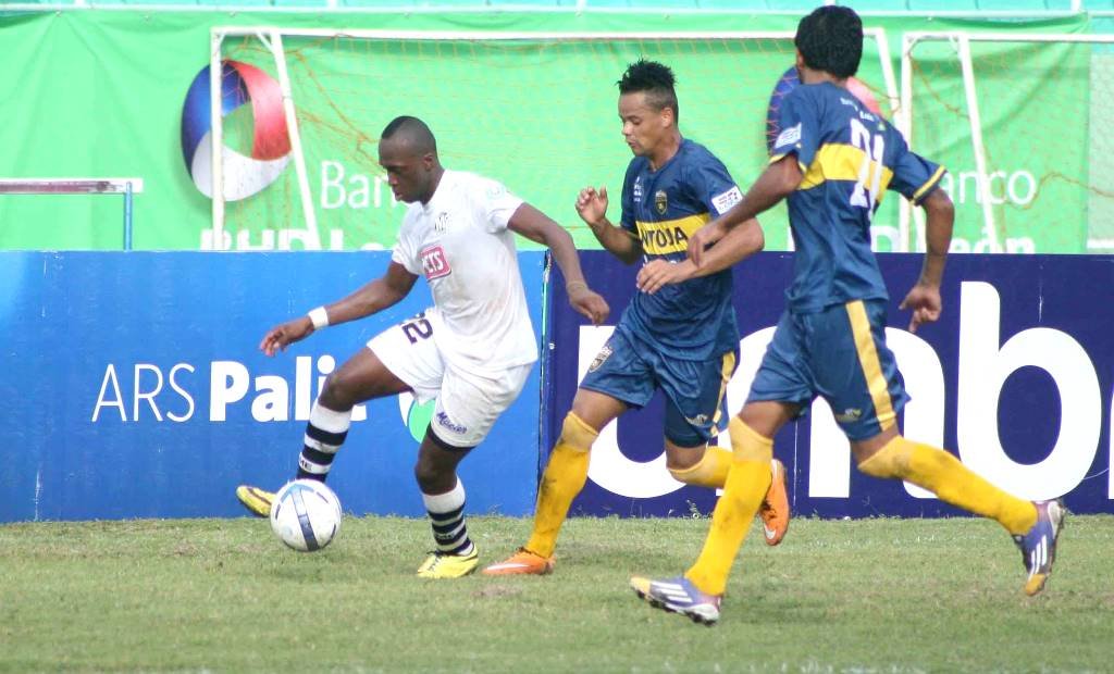 Boucicout inmenso en victoria del Moca FC frente al Pantoja